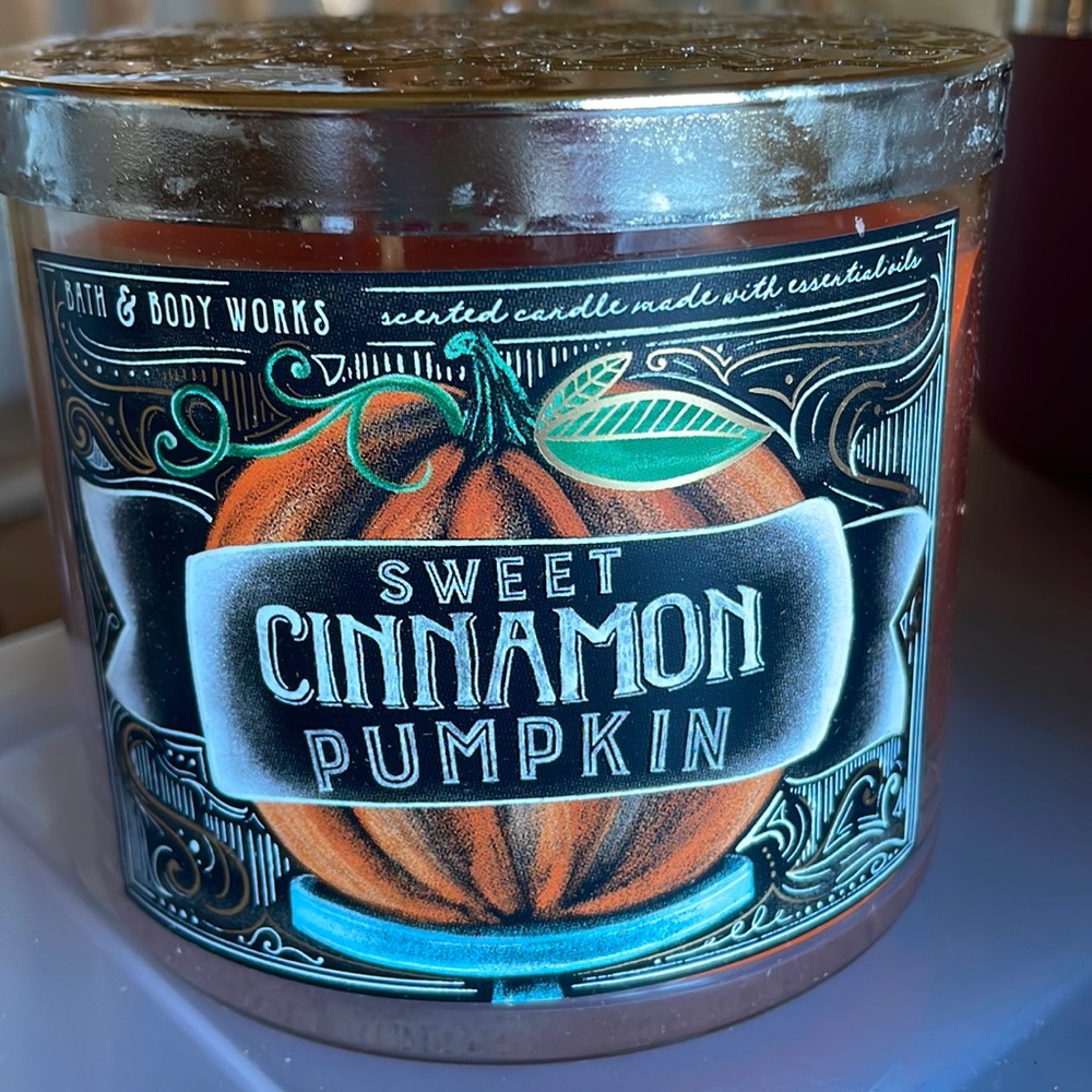Sweet cinnamon pumpkin candle